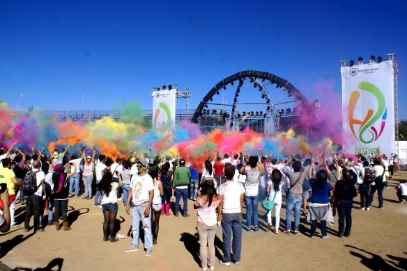 El Holi Festival of Colours se llevó a cabo el 7 de diciembre en el Centro Deportivo  Siglo XXI en la Ciudad de México. 